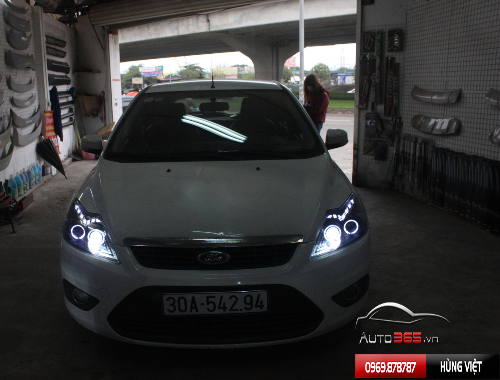 Trải Nghiệm Độ Đèn Ford Focus Với Bi Xenon Siêu Sáng